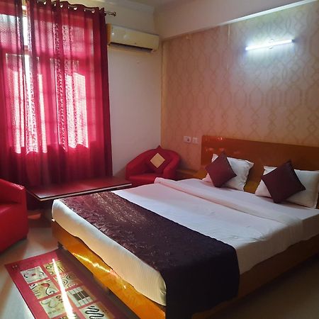 Vrindāvan Hotel Krishna International מראה חיצוני תמונה