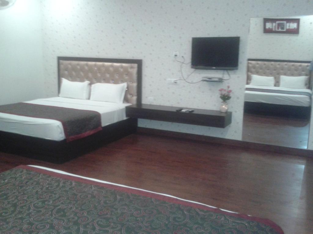 Vrindāvan Hotel Krishna International חדר תמונה