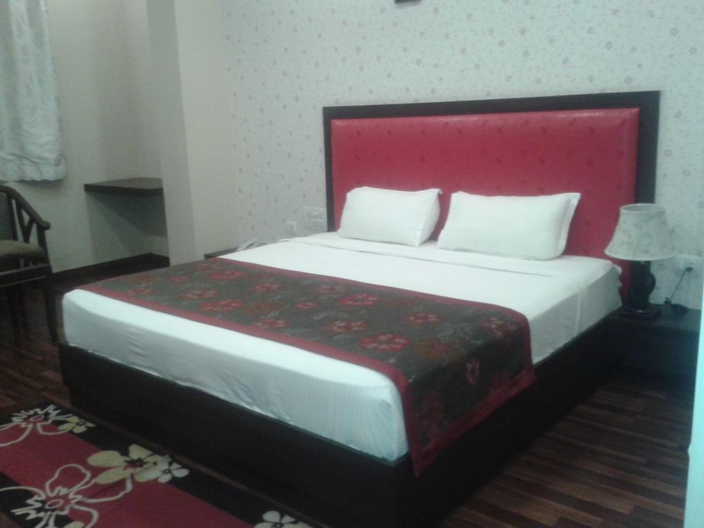 Vrindāvan Hotel Krishna International מראה חיצוני תמונה