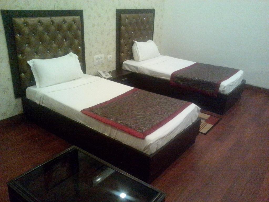 Vrindāvan Hotel Krishna International חדר תמונה