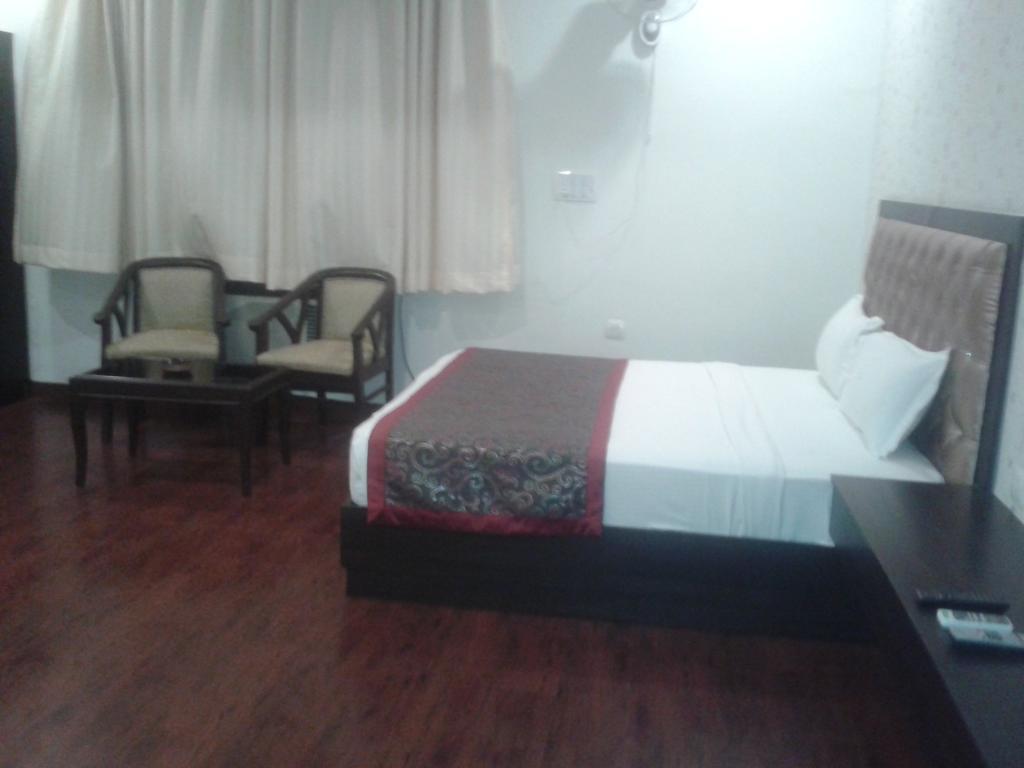 Vrindāvan Hotel Krishna International מראה חיצוני תמונה