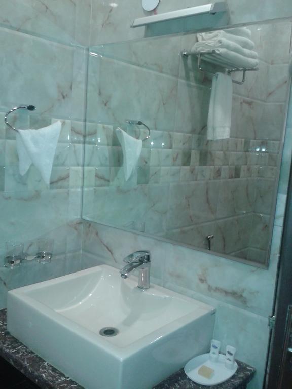 Vrindāvan Hotel Krishna International מראה חיצוני תמונה