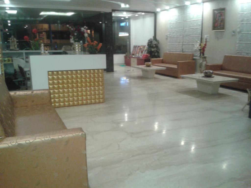 Vrindāvan Hotel Krishna International מראה חיצוני תמונה