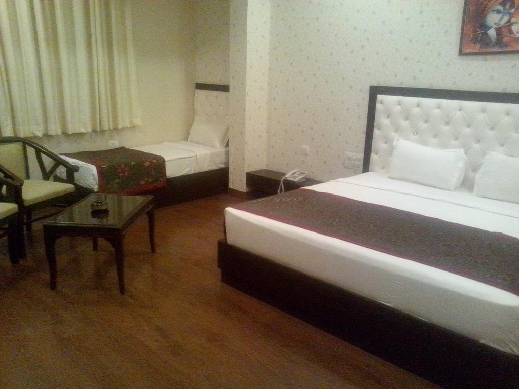 Vrindāvan Hotel Krishna International חדר תמונה