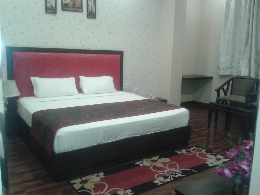 Vrindāvan Hotel Krishna International מראה חיצוני תמונה