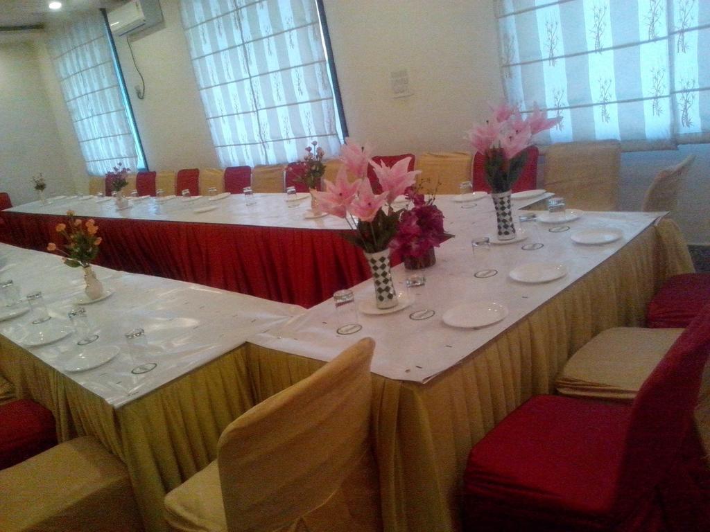 Vrindāvan Hotel Krishna International מראה חיצוני תמונה