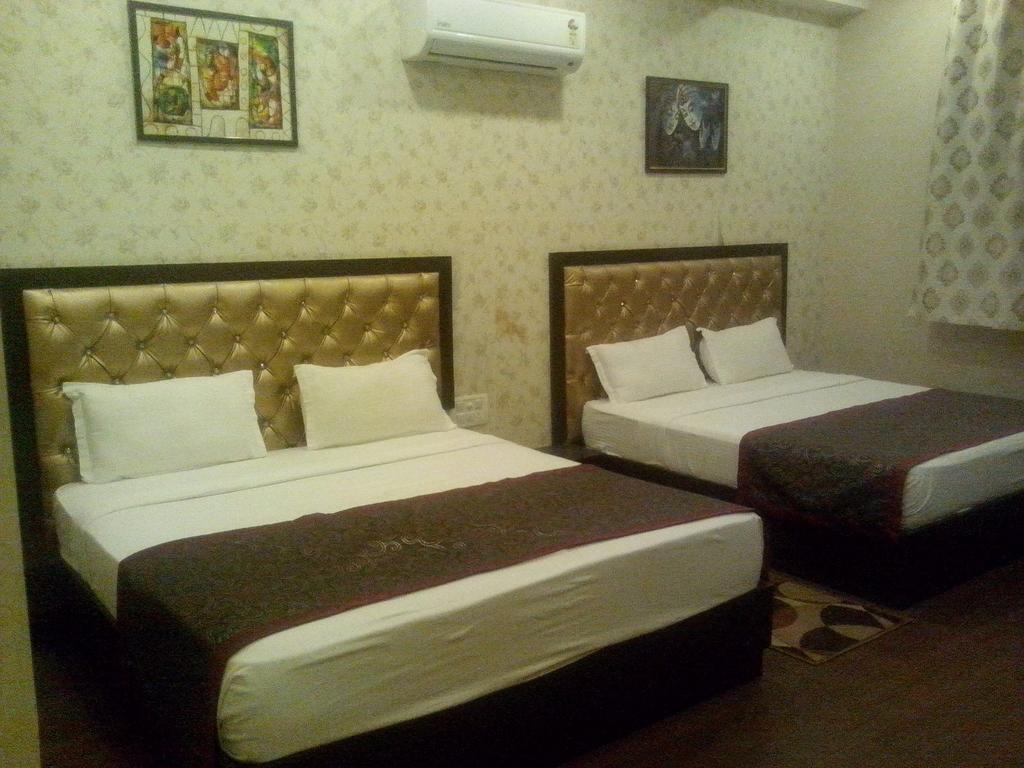 Vrindāvan Hotel Krishna International חדר תמונה