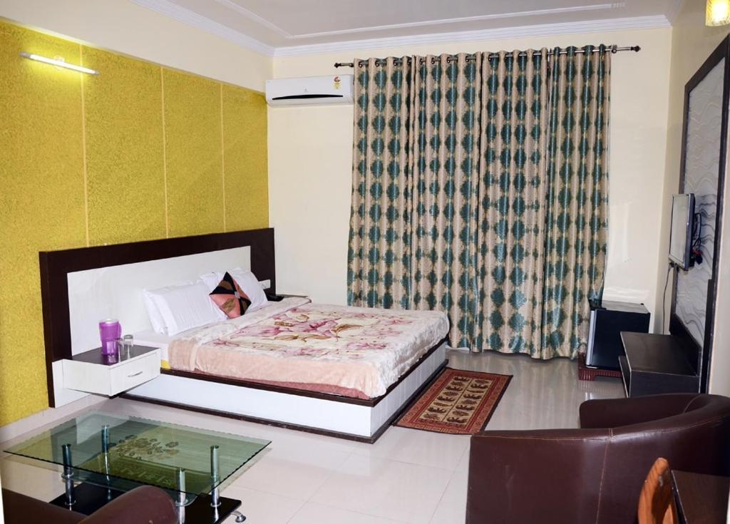 Vrindāvan Hotel Krishna International מראה חיצוני תמונה