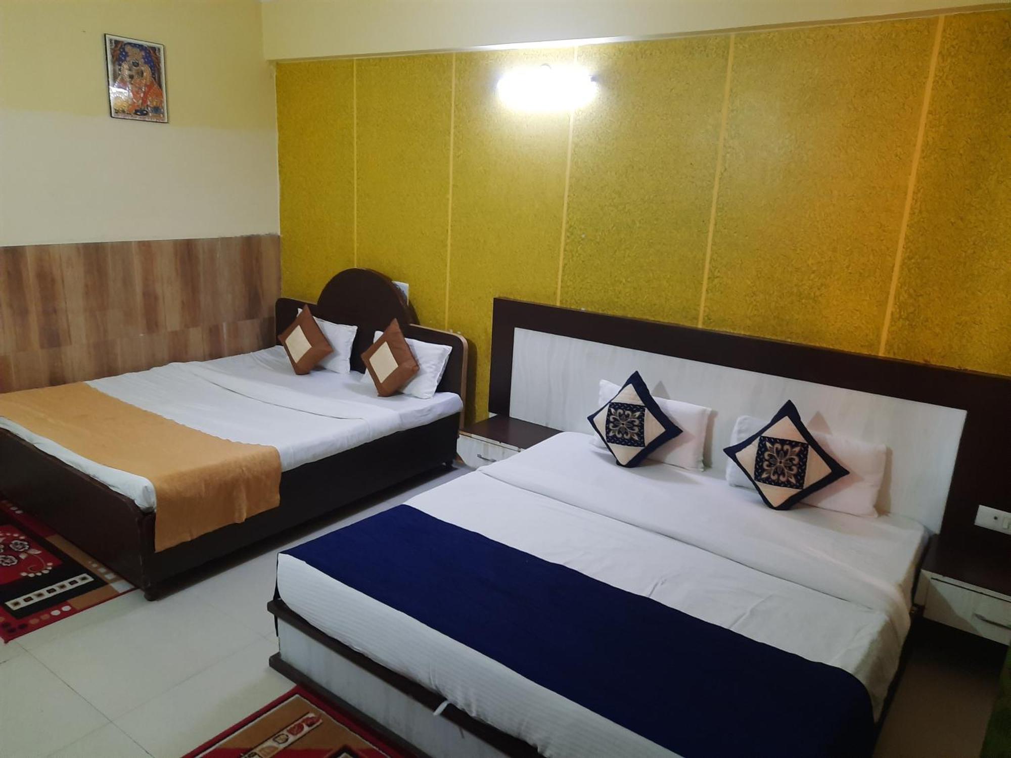 Vrindāvan Hotel Krishna International מראה חיצוני תמונה