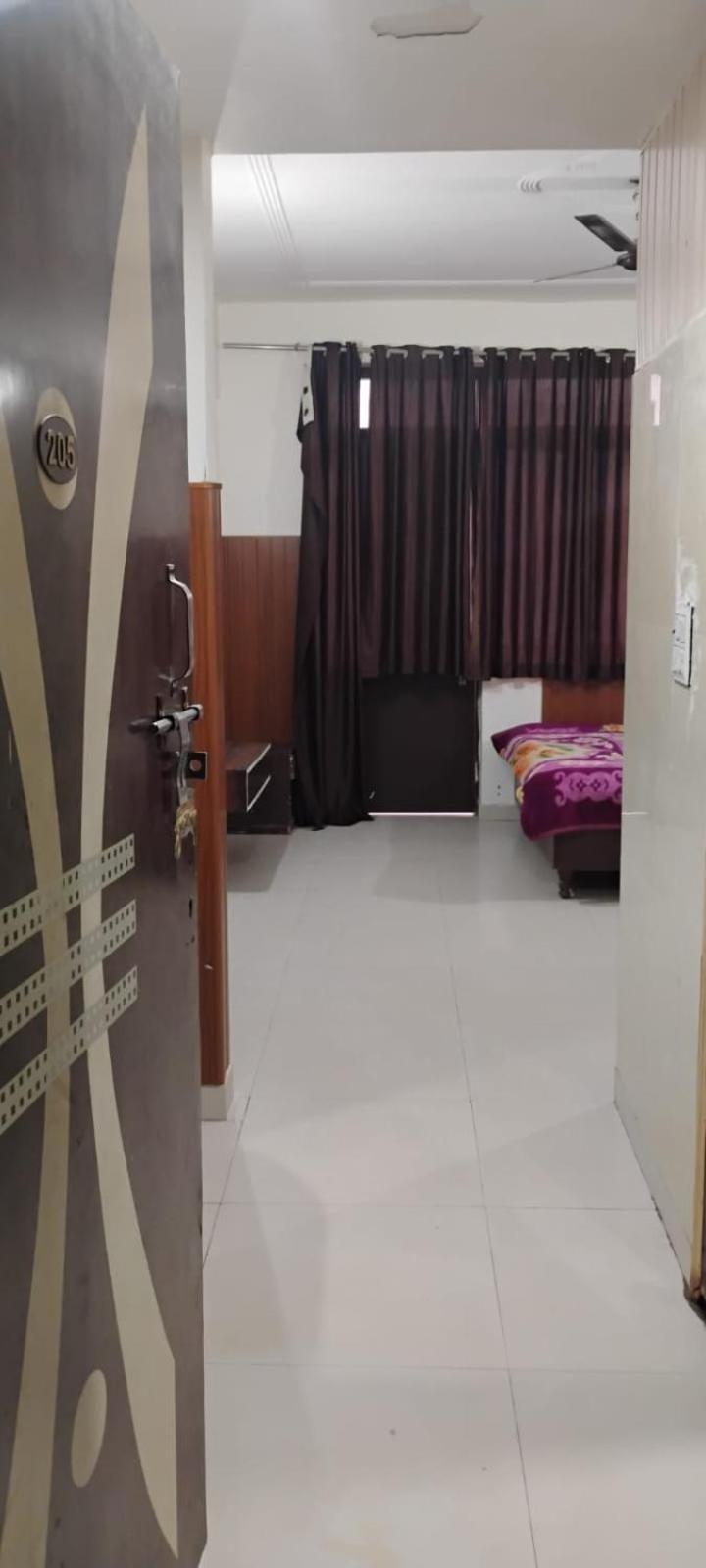Vrindāvan Hotel Krishna International מראה חיצוני תמונה