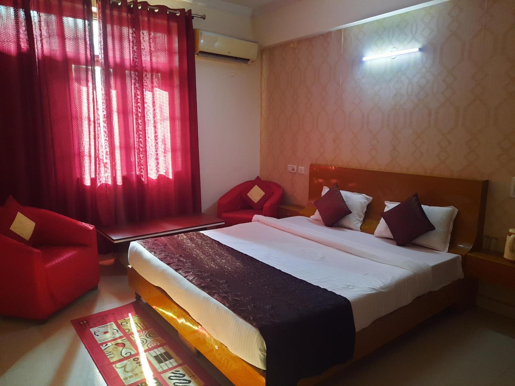 Vrindāvan Hotel Krishna International מראה חיצוני תמונה
